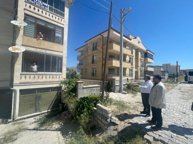 Belediye Başkanımız Sayın Mustafa Kenan Sarıtaş, belediyemiz tarafından ilçemiz genelinde yürütülen altyapı ve çevre düzenleme çalışmalarını sahada yerinde inceledi.
