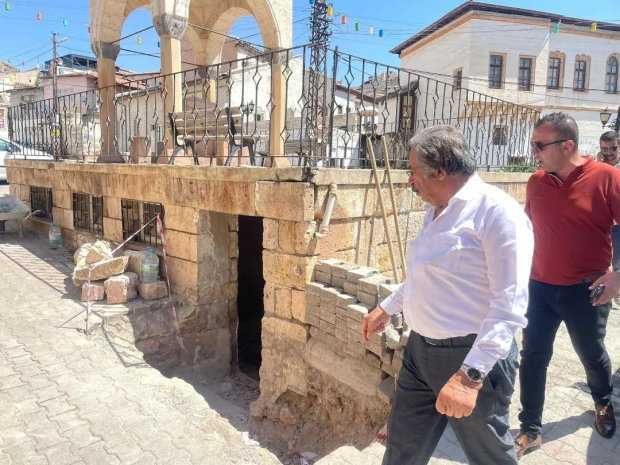 Belediye Başkanımız Mustafa Kenan Sarıtaş Yukarı Mahalle Yeşilbaş Cami tuvaletinde devam eden tadilat çalışmalarını yerinde inceledi.