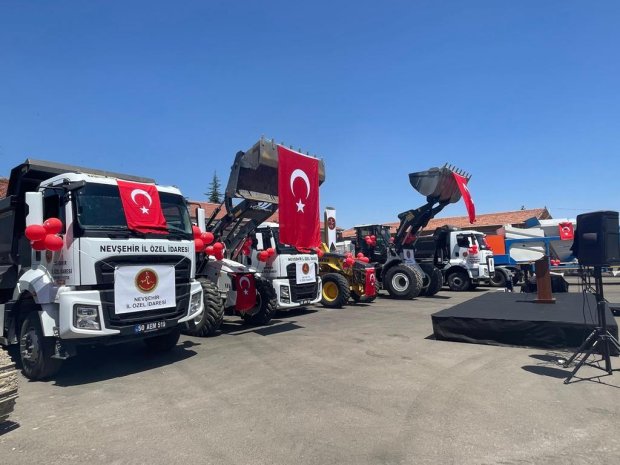Nevşehir İl Özel İdaresi tarafından düzenlenen “Sezon Açılışı ve Araç Tanıtım Programı”, yoğun bir katılımla İl Özel İdaresi yerleşkesinde gerçekleştirildi.