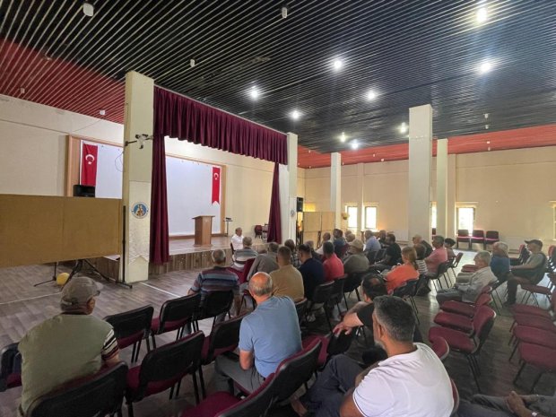 Belediye Başkanımız Sn. Mustafa Kenan Sarıtaş, Avanos Köybağında bağı ve bahçesi bulunan hemşehrilerimizin katılımıyla gerçekleştirilen toplantıda, Köybağı ile ilgili karşılıklı görüş alışverişinde bulundu.