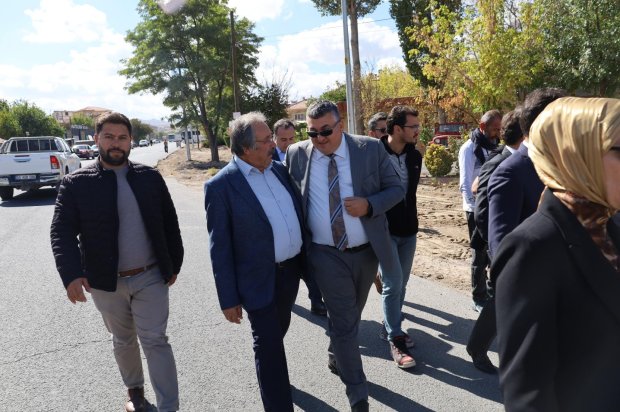 Çevre, Şehircilik ve İklim Değişikliği Bakanlığı Türkiye Çevre Ajansı ve Sıfır Atık Yönetim Direktörü Sayın Tuğrul Çamaş ile birlikte Belediye Başkanımız Sayın Mustafa Kenan Sarıtaş Avanos Çavuşin ve ve Zelve Paşabağları güzergahında devam eden asfalt ve