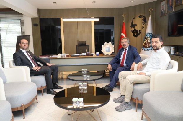 PTT Başmüdürü Sayın Hanifi Çobanoğlu, Belediye Başkanımız Sayın Mustafa Kenan Sarıtaş’ı makamında ziyaret etti.
