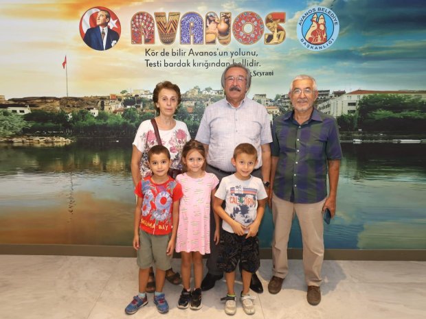 Belediye Başkanımıza, hemşehrilerimizin nazik ziyaretleri için teşekkür ederiz.