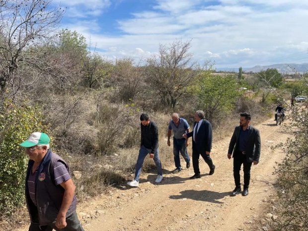 Köybağı, Sarıkaya, Abdalüstü, Çayyüzü ve Kayabaşı mevkilerine ve geniş bir yöreyi kapsayacak alana 3 adet trafo merkezi ile 180 adet aydınlatma direği bulunan enerji ve aydınlatma şebekesi yapımına başlanmıştır.