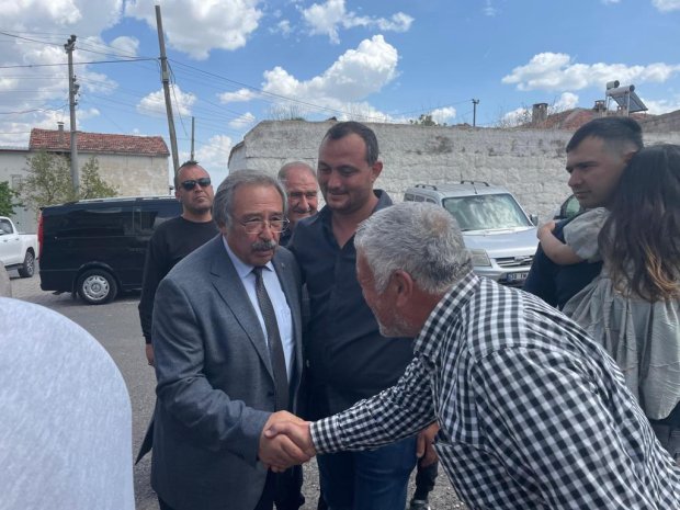 Kayseri Pancar Ekicileri Kooperatifi Yönetim Kurulu Başkanı Sayın Hüseyin Akay, Kayseri Şeker Fabrikası Yönetim Kurulu Başkanı Sayın Hurşit Dede ve beraberindeki yönetim kurulu üyeleri, Belediye Başkanımız Sayın Mustafa Kenan Sarıtaş’ı makamında ziyaret e