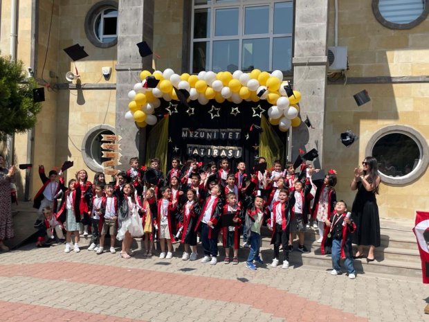 Belediye Başkanımız Sayın Mustafa Kenan Sarıtaş Kapadokya Anaokulu’nun yıl sonu mezuniyet törenine katıldı.