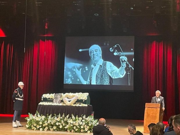 Belediye Başkanımız Sn. Mustafa Kenan Sarıtaş Usta Sanatçı Edip Akbayram İçin İstanbul'da Düzenlenen Törene Katıldı.
