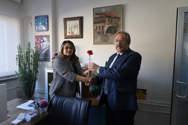 BELEDİYE BAŞKANIMIZ, KADIN PERSONELLERİMİZİN 8 MART DÜNYA KADINLAR GÜNÜNÜ KUTLADI