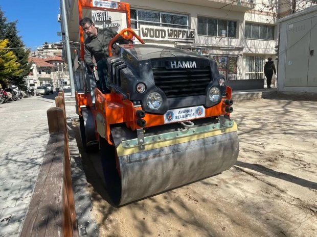 Belediyemiz tarafından Kızılırmak kenarında sosyal tesisimizin önünde başlatılan peyzaj çalışmaları devam ediyor.