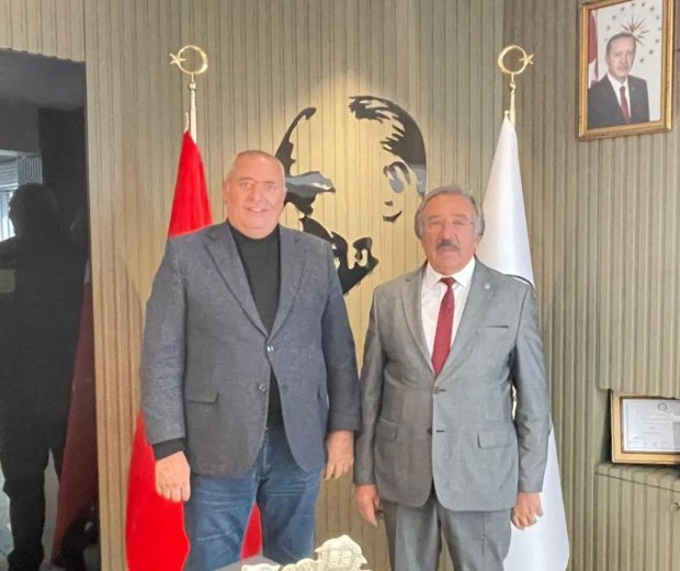 Mucur Esnaf ve Sanatkarlar Kredi ve Kefalet Kooperatif Başkanı Levent Köksal, Belediye Başkanımız Mustafa Kenan Sarıtaş'ı makamında ziyaret etti.