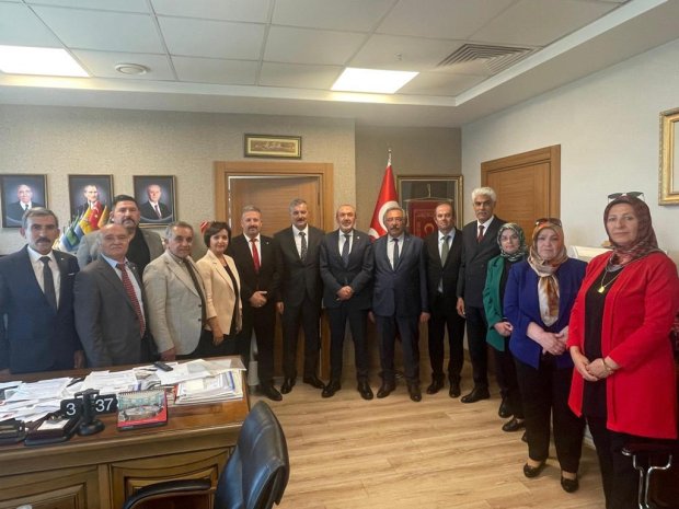Belediye Başkanımız Sayın Mustafa Kenan Sarıtaş, Milliyetçi Hareket Partisi Nevşehir heyeti ile birlikte, Milliyetçi Hareket Partisi Genel Başkan Yardımcısı ve Ankara Milletvekili Sayın Yaşar Yıldırım Beyefendiye ziyarette bulundu.