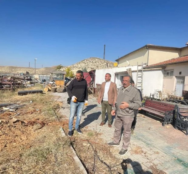 Belediye Başkanımız Mustafa Kenan Sarıtaş Belediye iş ocakları, marangozhane ve Sanayi bölgesinde devam eden temizlik çalışmalarını yerinde inceledi.
