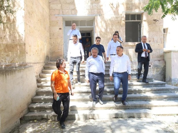 Kültür ve Turizm Bakanlığı Kütüphaneler ve Yayımlar Genel Müdürü Taner Beyoğlu, Belediye Başkanımız Mustafa Kenan Sarıtaş ile birlikte Eski Avanos Lisesinde incelemelerde bulundu.