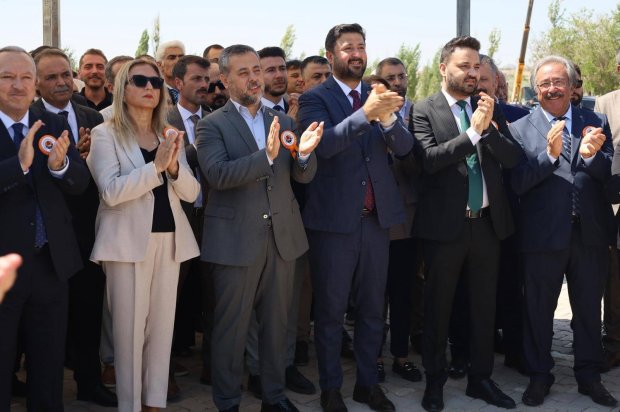 Ulaştırma ve Altyapı Bakanımız Sayın Abdulkadir Uraloğlu’nun katılımlarıyla kapsamlı şekilde restorasyonu tamamlanarak hizmete giren Tarihi Taş Köprümüzün resmi açılışı tören gerçekleştirildi.
