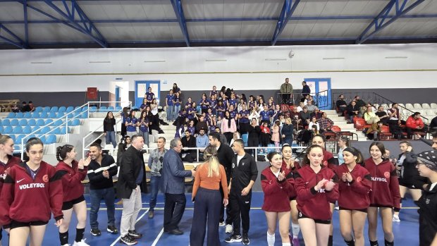 VOLEYBOL TAKIMIMIZA DESTEK