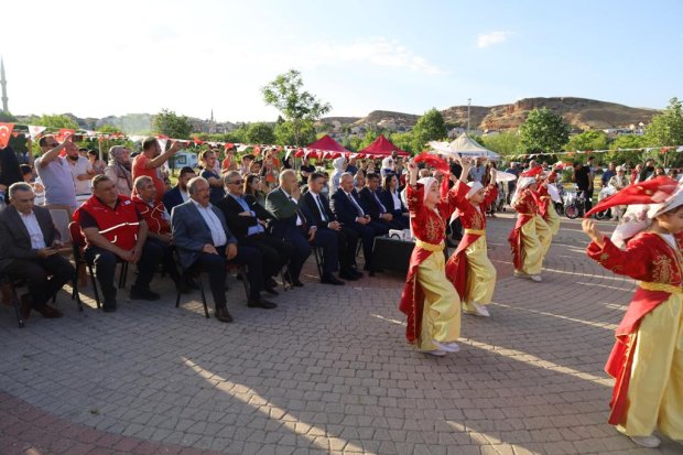 Kayseri Vakıflar Bölge Müdürlüğü tarafından Avanos'ta toplu sünnet şöleni gerçekleştirildi.