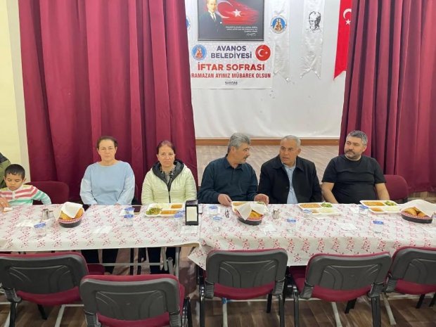Belediyemiz tarafından düzenlenen geleneksel iftar yemeği, yoğun katılımla devam ediyor.