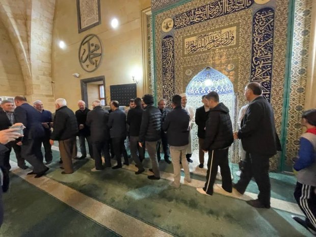 Belediye Başkanımız Sayın Mustafa Kenan Sarıtaş, Ramazan Bayramı’nın manevi atmosferini hemşehrilerimizle birlikte yaşayarak bayram namazını Avanos Şehit Şevket Tekin Merkez Camii'nde eda ettikten sonra vatandaşlarımızla bayramlaştı.