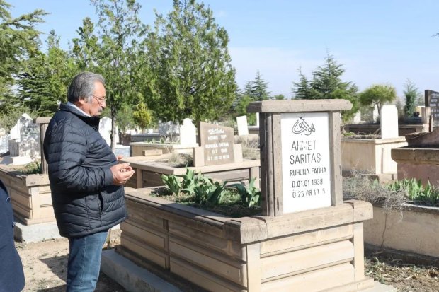TBMM MHP Grup Başkan Vekili ve Nevşehir Milletvekilimiz Sayın Prof. Dr. Filiz Kılıç ve Belediye Başkanımız Sayın Mustafa Kenan Sarıtaş arefe günü kabir ziyaretlerinde bulundular.