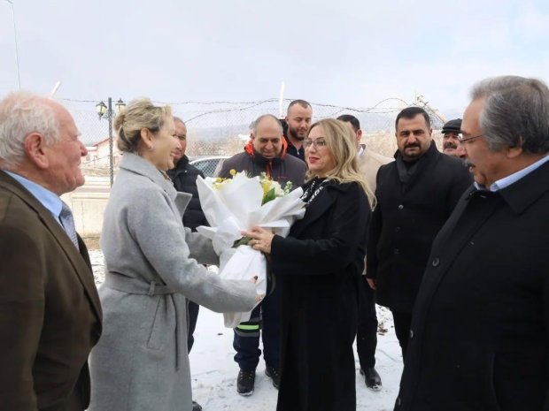 TBMM MHP Grup Başkanvekili ve Nevşehir Milletvekilimiz Sn. Prof. Dr. Filiz Kılıç ile Belediye Başkanımız Sn. Mustafa Kenan Sarıtaş, ilçemizde yapımı devam eden yeni hükümet konağı binasının inşaat ve şantiyesini ziyaret ettiler.