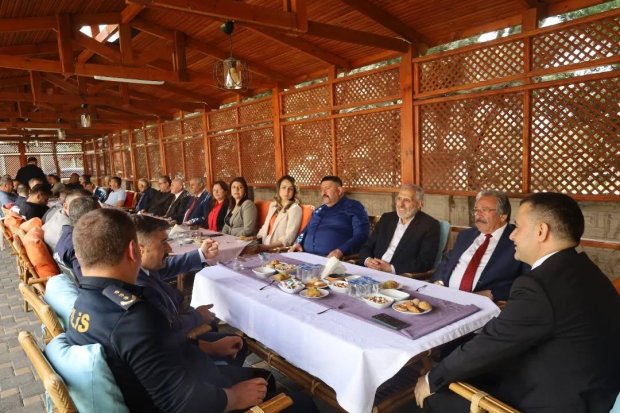 Avanos’ta kurumlar arası resmi bayramlaşma programı gerçekleştirildi.