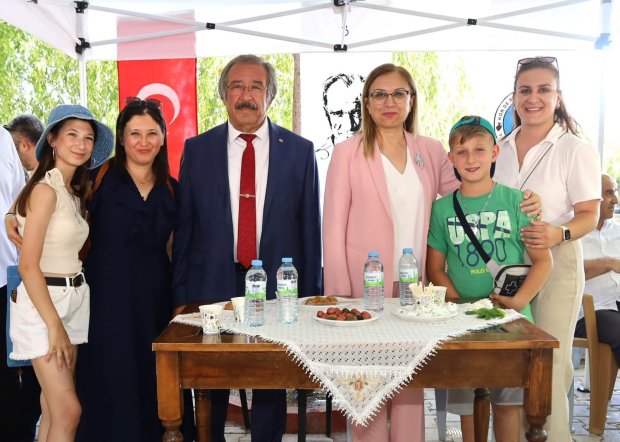 Nevşehir Milletvekilimiz Sn. Prof. Dr. Filiz Kılıç ve Belediye Başkanımızın Ev Sahipliğinde Bayramlaşma Gerçekleştirildi