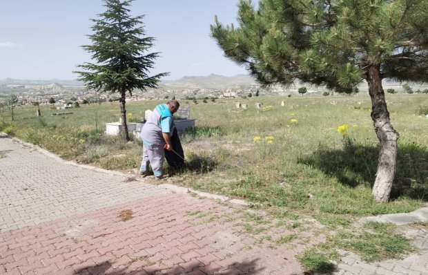 Mezarlıkta Temizlik Çalışmaları Gerçekleştirildi