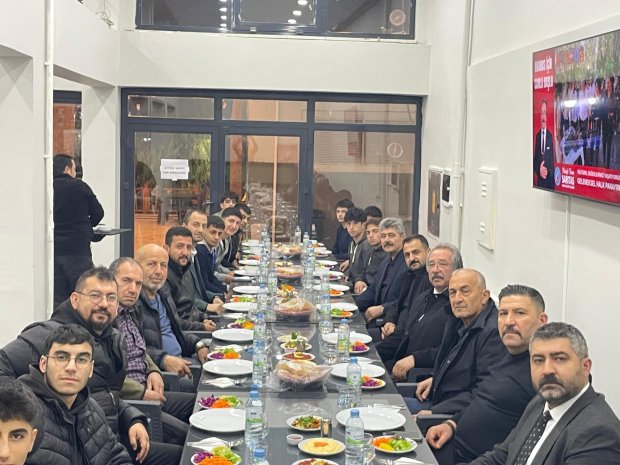 Belediye Başkanımız Sayın Mustafa Kenan Sarıtaş, Kapadokya Avanos Spor Kulübü yönetimi ve futbolcularıyla belediyemize ait sosyal tesislerde bir araya geldi.