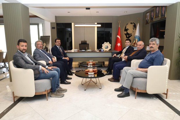 Adalet Bakanlığı Baş Müfettişi Sayın Mevlüt Karataş ve Avanos Başsavcısı Sayın Hasan Aydın, Belediye Başkanımız Sayın Mustafa Kenan Sarıtaş’ı makamında ziyaret ettiler.