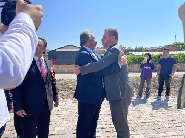 Ulaştırma ve Altyapı Bakanımız Sayın Abdulkadir Uraloğlu’nun katılımlarıyla kapsamlı şekilde restorasyonu tamamlanarak hizmete giren Tarihi Taş Köprümüzün resmi açılışı tören gerçekleştirildi.