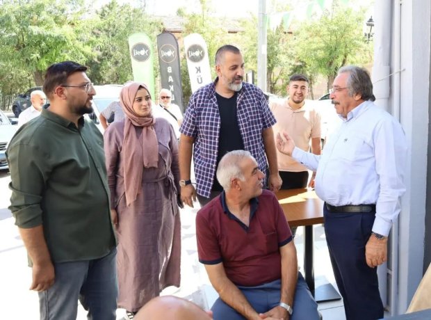 Belediye Başkanımız Mustafa Kenan Sarıtaş, ilçemiz eski lise binası karşısında Seyit Ali Zabun tarafından açılan Yeşil Künefe isimli işyerinin açılış kurdelesini kesip, hayırlı olsun dileklerinde bulundu.