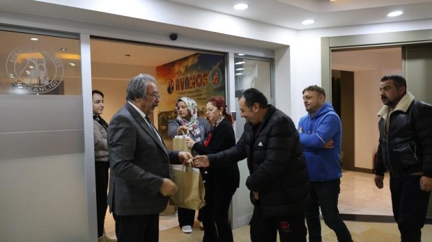 BELEDİYE BAŞKANIMIZ PERSONELLERİMİZİN YENİ YILINI KUTLADI
