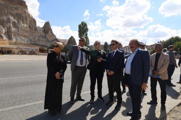 Çevre, Şehircilik ve İklim Değişikliği Bakanlığı Türkiye Çevre Ajansı ve Sıfır Atık Yönetim Direktörü Sayın Tuğrul Çamaş ile birlikte Belediye Başkanımız Sayın Mustafa Kenan Sarıtaş Avanos Çavuşin ve ve Zelve Paşabağları güzergahında devam eden asfalt ve