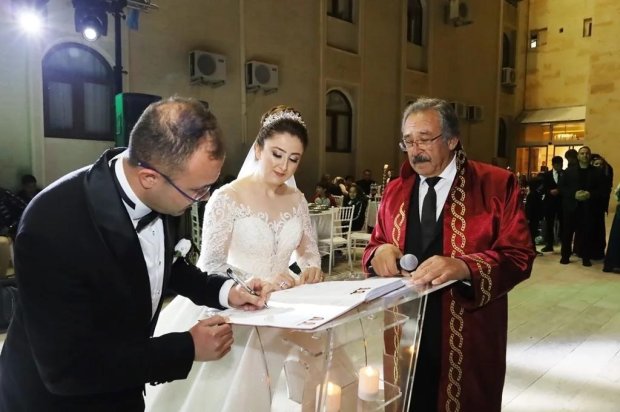 Belediye Başkanımız Mustafa Kenan Sarıtaş, İlk Nikâhını Kıydı.