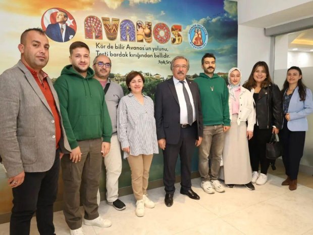 Mersin Üniversitesi Mimarlık Fakültesi Şehir ve Bölge Planlama Bölümü öğrencileri ve öğretim görevlileri Belediye Başkanımızı makamında ziyaret ettiler