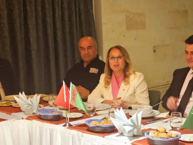 Belediye Başkanımız Mustafa Kenan Sarıtaş, TBMM MHP Grup Başkanvekili, Nevşehir Milletvekili Prof.Dr. Filiz Kılıç ve Avanos Kaymakamı Osman Bilici ile birlikte EkoAvrasya Vakfı mütevelli heyeti üyesi Ömer Önal'ın davetlisi olarak bir dizi temaslarda bulun