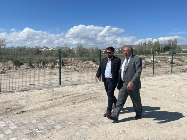 Belediye Başkanımız Sayın Mustafa Kenan Sarıtaş, belediyemize ait iş sahalarında sürdürülen çalışmaları yerinde inceledi.