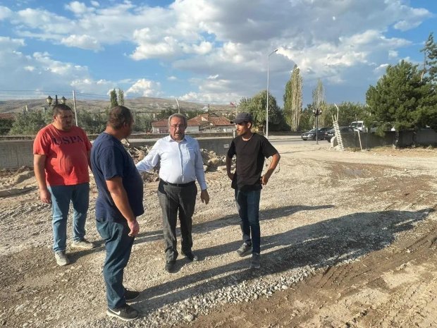 Belediye Başkanımız, İlçemizin yeni Hükümet Konağı’nın hızla devam eden temel atma çalışmalarını yerinde inceleyerek çalışmalar hakkında bilgi aldı.