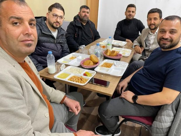 Belediyemizin iftar programları, 7’den 70’e halkımızın tüm kesimlerini bir araya getirerek dayanışma ve kardeşlik duygularını güçlendirmeye devam ediyor.