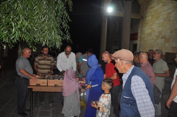 Belediyemiz tarafından Mevlit Kandili dolasıyla vatandaşlarımıza helva ikramında bulunuldu.