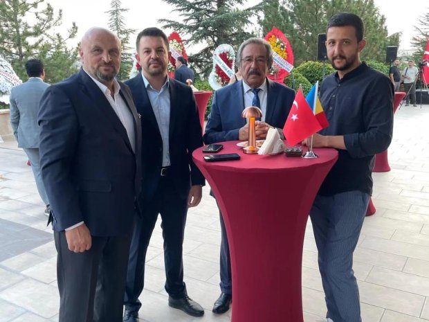 Belediye Başkanımız Mustafa Kenan Sarıtaş MHP Belediye Meclis üyesi Vedat Elma ile birlikte Moldova Nevşehir Fahri Konsolosu Uğurhan Şaşmaz beyin Konsolosluk verilme resepsiyonuna katılım sağladılar.