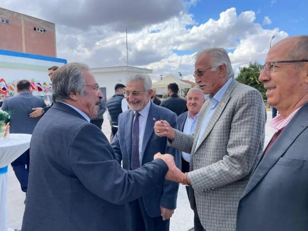 Belediye Başkanımız Mustafa Kenan SARITAŞ, Ankara - Kayseri yolu üzeri Çalış Kasabamızda faaliyete başlayan Azimli Petrol isimli işyerinin açılış törenine katıldı.