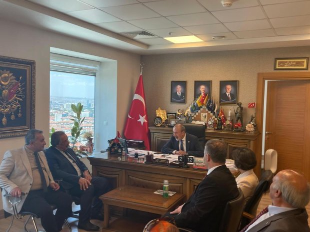 Belediye Başkanımız Sayın Mustafa Kenan Sarıtaş, Milliyetçi Hareket Partisi Nevşehir heyeti ile birlikte, Milliyetçi Hareket Partisi Genel Başkan Yardımcısı ve Ankara Milletvekili Sayın Yaşar Yıldırım Beyefendiye ziyarette bulundu.