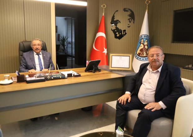 Özkonak Belediye Başkanı Sn. Abdulkadir Macit Belediye Başkanımız Sn. Mustafa Kenan Sarıtaş’a hayırlı olsun ziyareti.