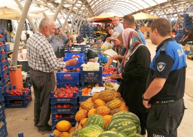 Açık Pazar Yerinde Etiket ve Hijyen Kontrolü Yapıldı