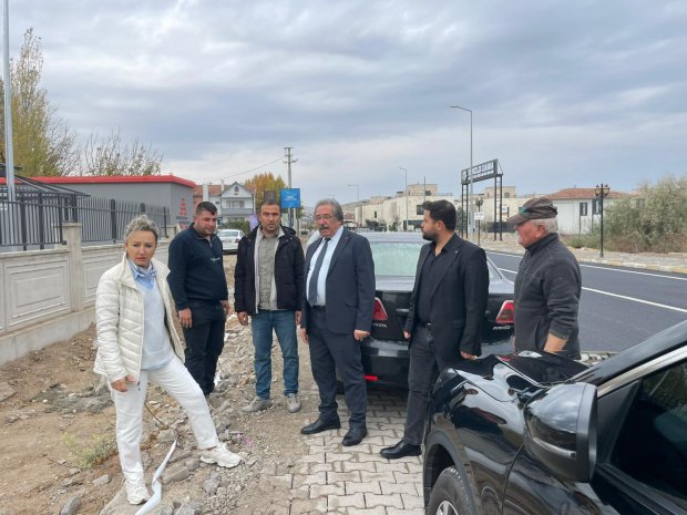 Belediye Başkanımız Sayın Mustafa Kenan Sarıtaş, yapım çalışmaları devam eden yeni Hükümet Konağı’nı ziyaret ederek müteahhit firma yetkilisi Sayın Mimar Yeliz Akyürek’ten çalışmalar hakkında detaylı bilgi aldı.