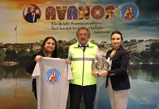 Gülşehir Belediyesi Kadın Çalışma Merkezi Yönetiminden Sayın Mine Güzel ve Sayın Canan Çıtak, Belediye Başkanımız Sayın Mustafa Kenan Sarıtaş’ı makamında ziyaret ettiler.