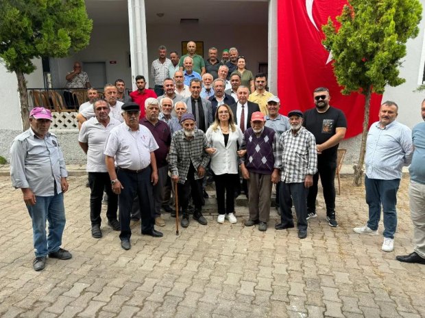 MHP Nevşehir Milletvekilimiz Prof. Dr. Filiz Kılıç hanımefendi ve beraberlerindeki heyetle Gülşehir Yeşilöz (Cemel) köyümüzde vatandaşlarımızla bir araya geldik.