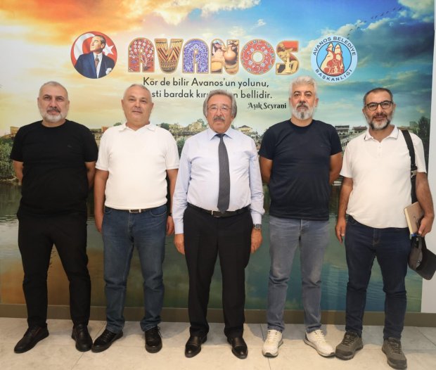 Sayın Mehmet Harmancı, Sayın Harun Kartal, Sayın Mahmut Sevinmez ve Sayın Safa Atiş, Belediye Başkanımız Sayın Mustafa Kenan Sarıtaş’ı makamında ziyaret ettiler.