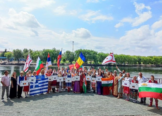 Uluslararası Avanos-Kapadokya Dünya Halk Dansları Festivaline Katılan Ülkelerin Dans Grupları Belediye Başkanımızı Ziyaret Etti
